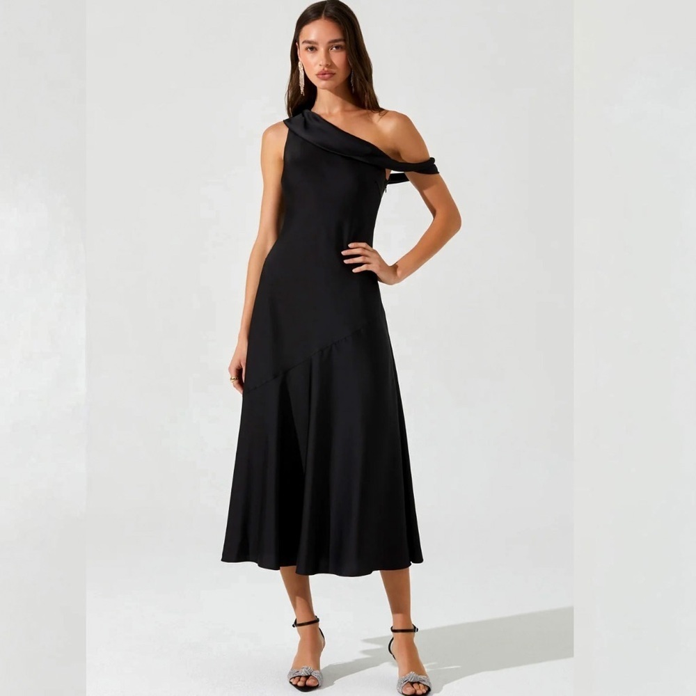 Astr The Label Orissa Satin Off-Shoulder Black Midi Dress XS NWT